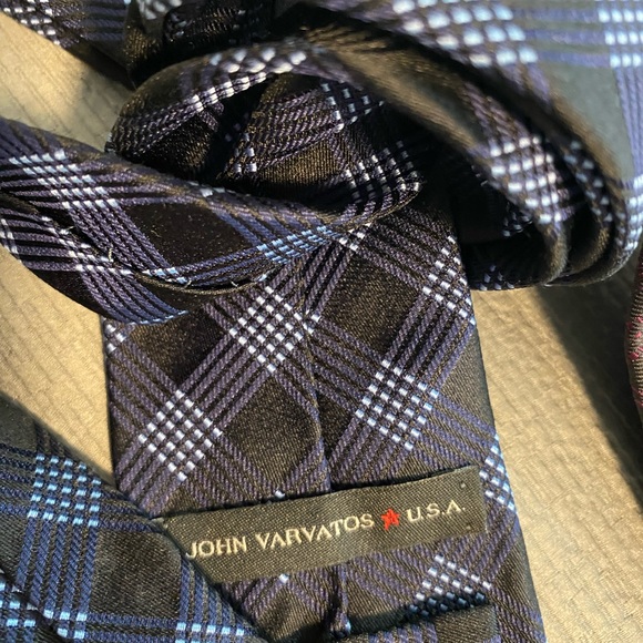 Beautiful bundle of Varvatos narrow new ties never worn. Stunning workmanship. - Picture 9 of 12